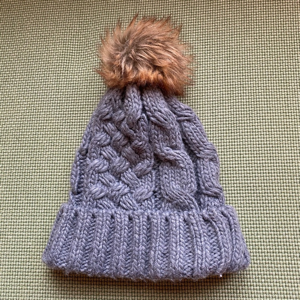Knit hat with faux fur Pom Pom